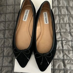 Steve Madden. Black ballet flat. Classic